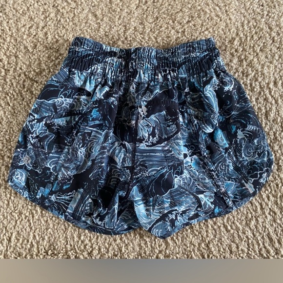 Lululemon Tracker Shorts V 4’ Eternal Wave Starlight Black Size 4 - Picture 5 of 7